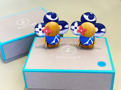 ブランドキーホルダー正面デザイン